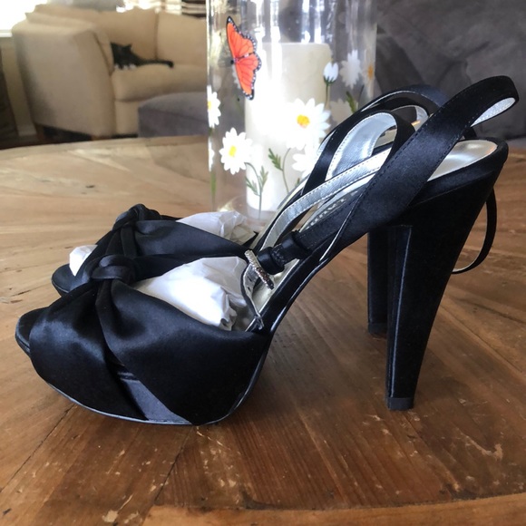 CHINESE LAUNDRY SATIN ANKLE WRAP HEELS SIZE 8.5 medium - Picture 1 of 9